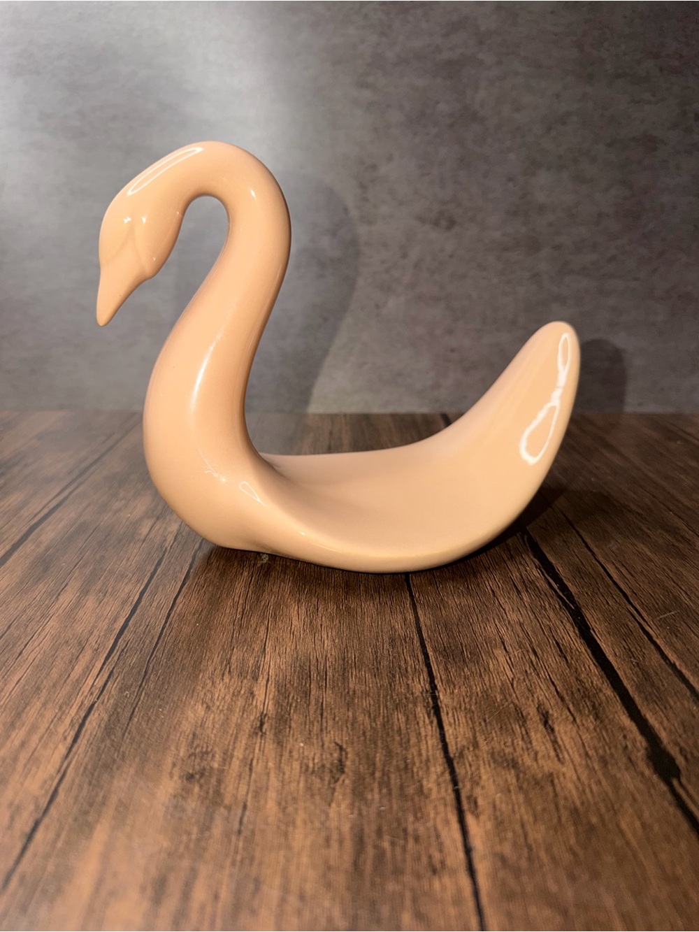Retro Vintage Nova Designs Peach Ceramic Swan Towel Holder soap dish